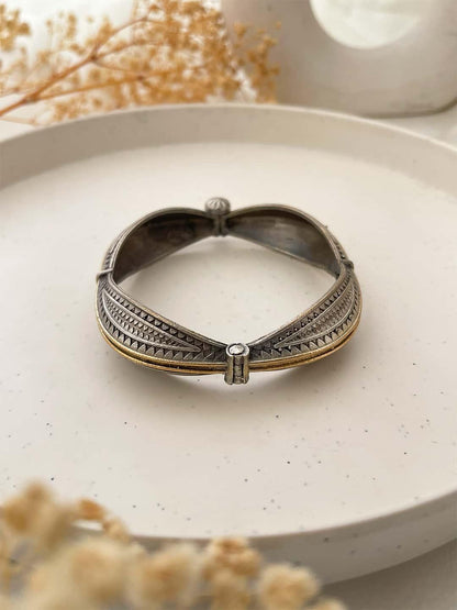 Ishhaara Dual Tone Twisted Oxidized Kada