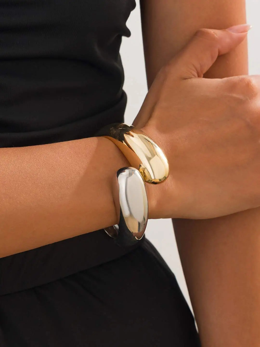 Ishhaara Dual Tone Water Droplet Handcuff