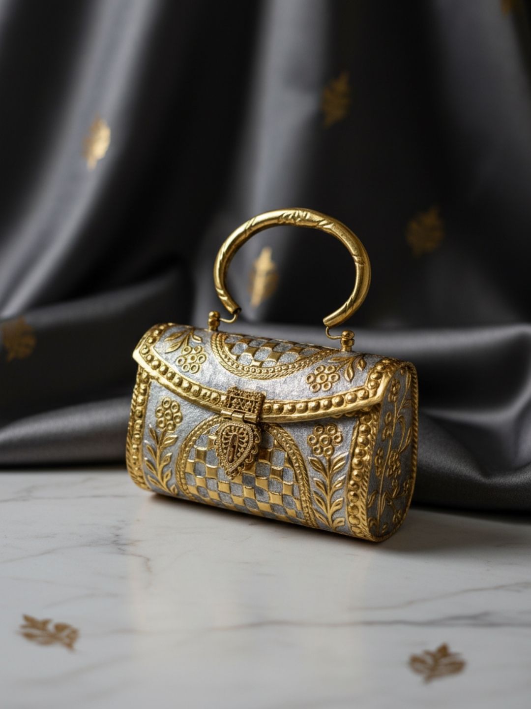 Ishhaara Dualtone German Silver Purse