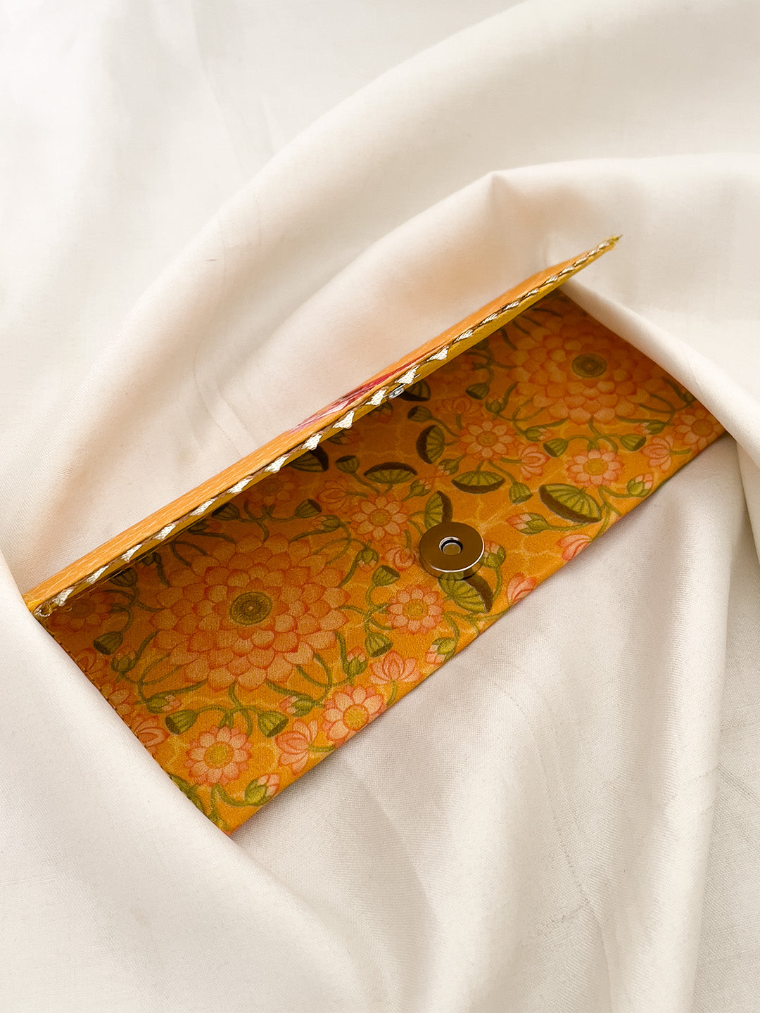 Ishhaara Dulha Dulhan Embedded Fabric Envelope Clutches