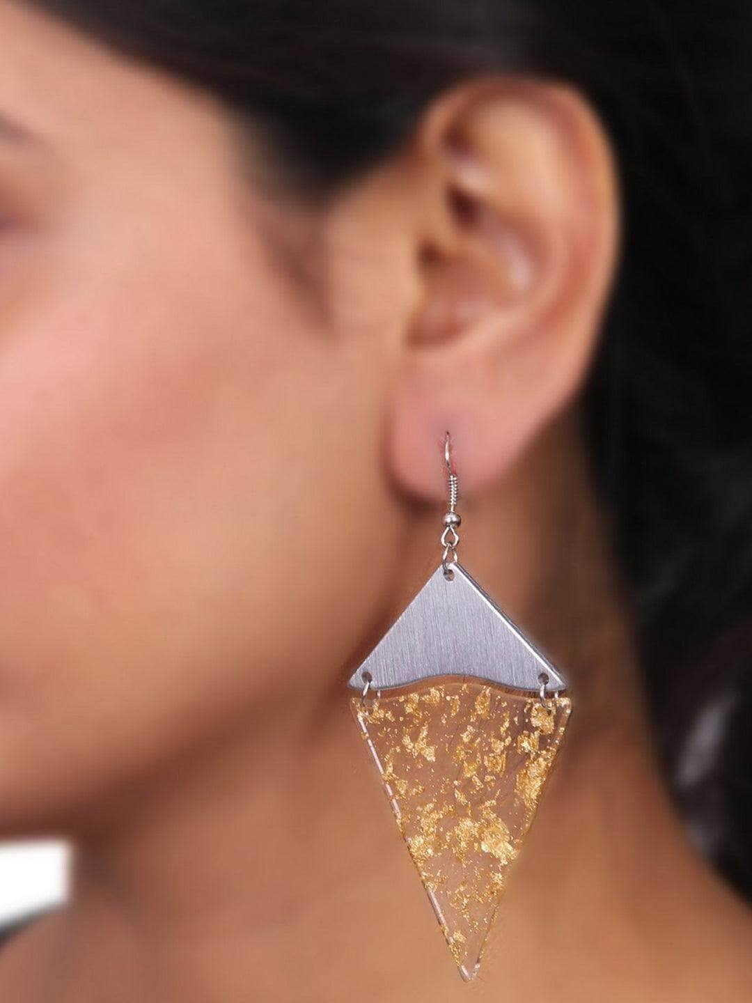 Ishhaara Dust Earrings Silver