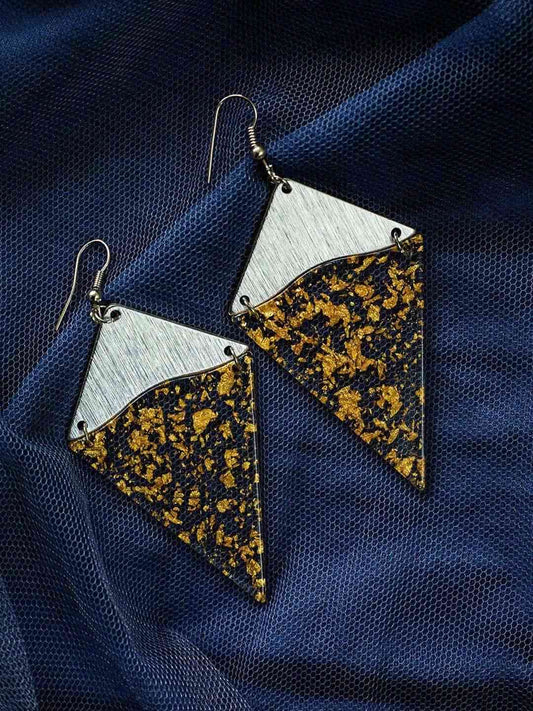 Ishhaara Dust Earrings Silver
