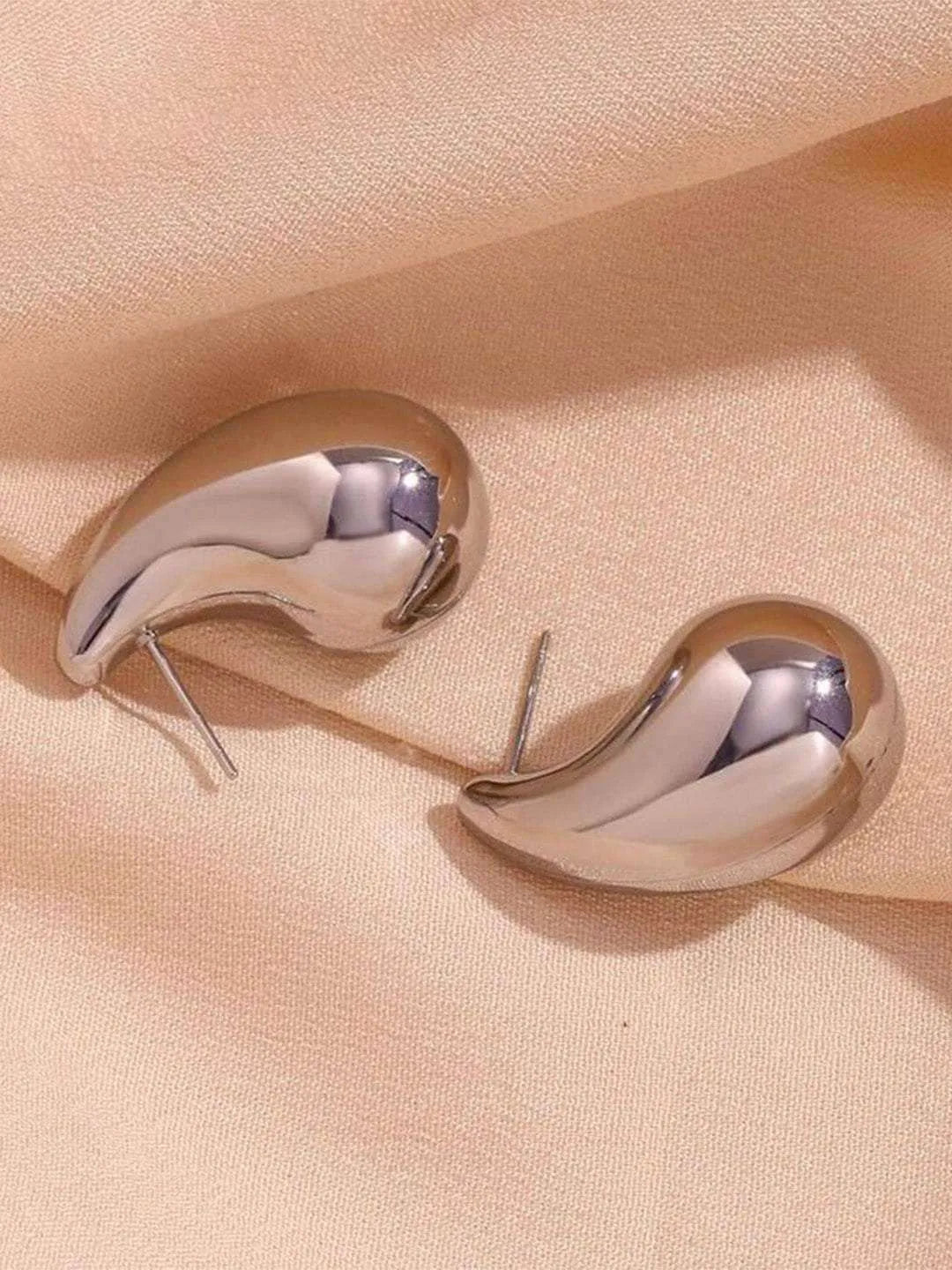 Ishhaara Eggplant Earrings Silver