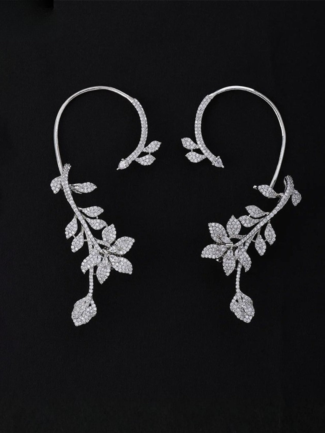Ishhaara Elara Diamond Earcuff