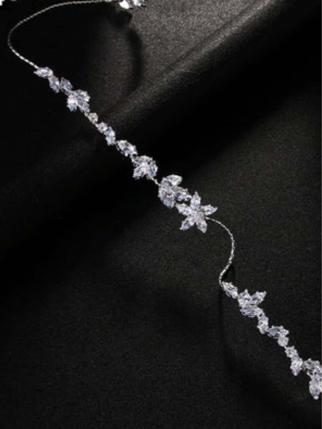 Ishhaara Elara Hand Vine