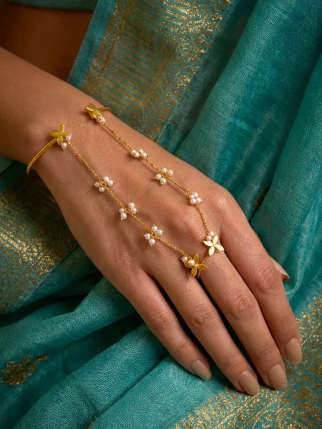 Ishhaara Elegant Butterfly Hathphool