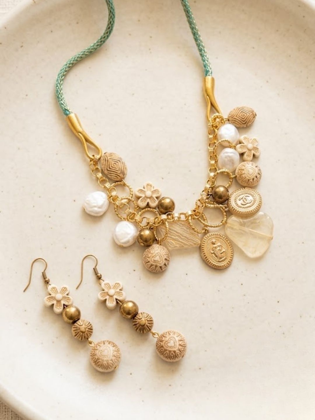 Ishhaara Elegant Charm Necklace