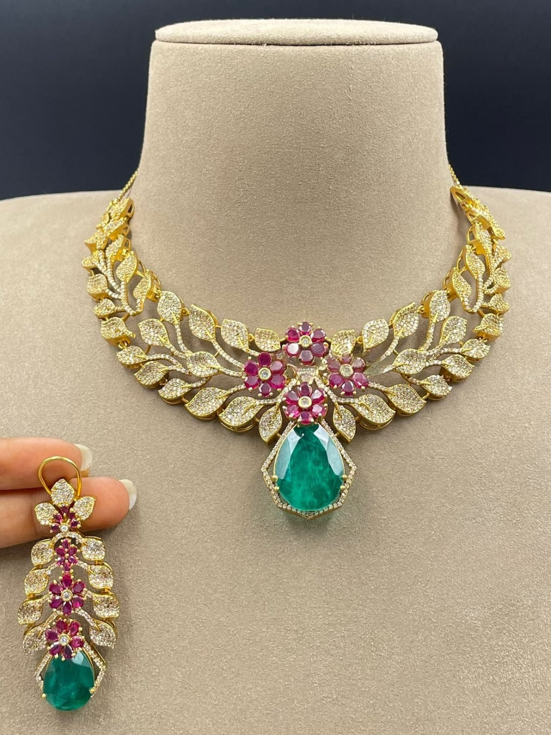 Ishhaara Elegant Designer Emerald Stone Necklace