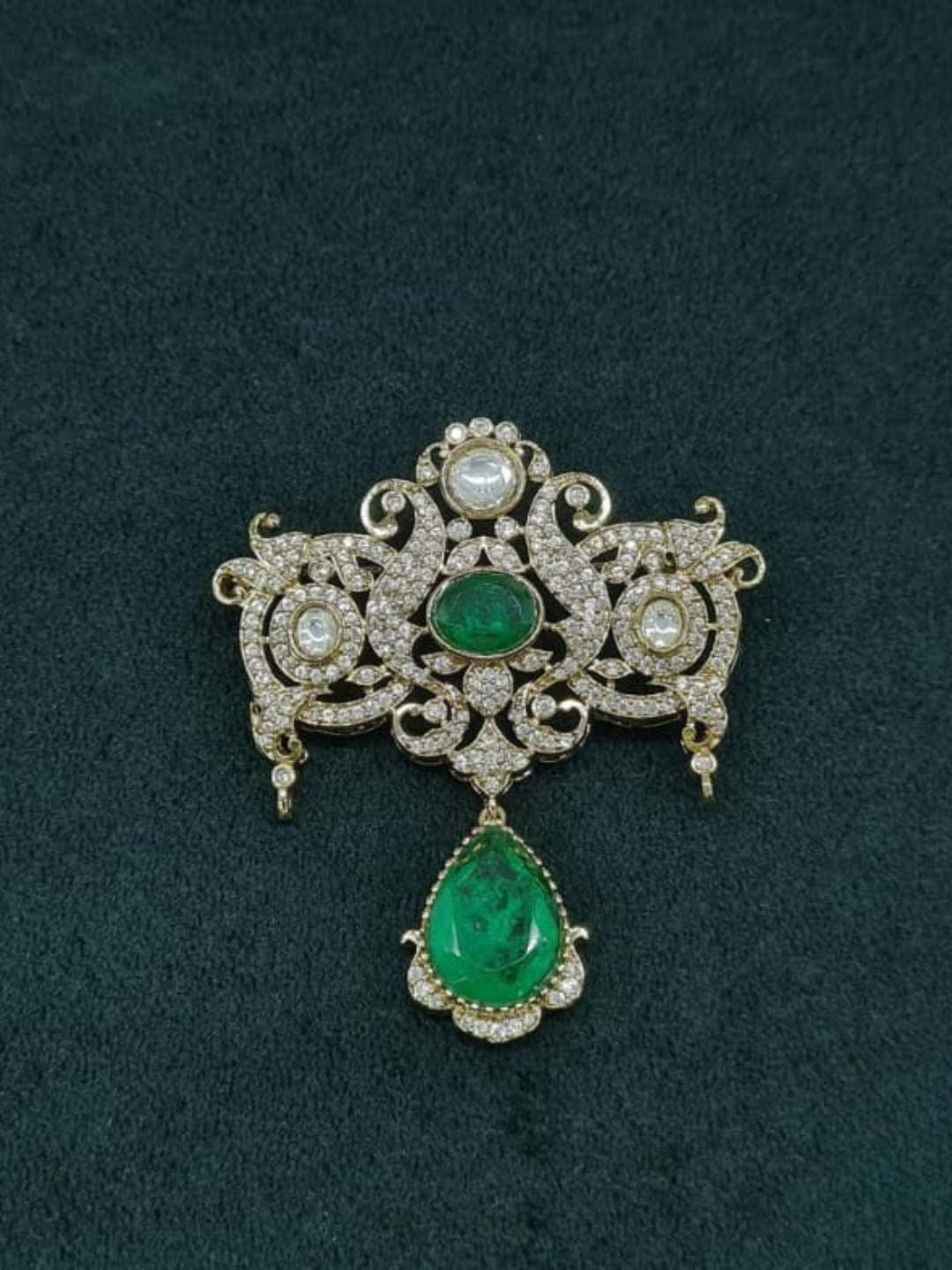 Ishhaara Elegant Gold Brooch