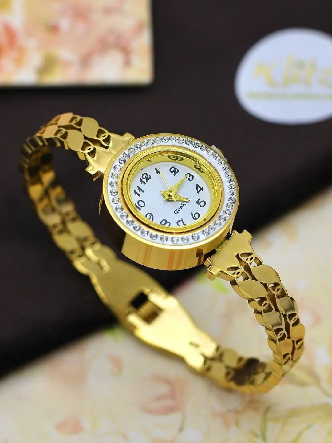 Ishhaara Elegant Golden Bracelet Watch