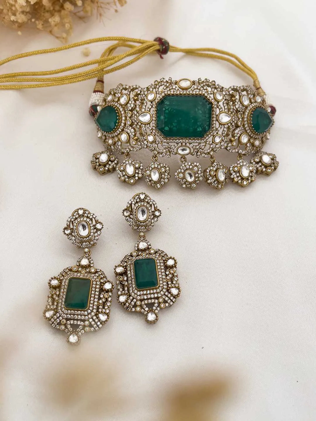 Ishhaara Elegant Green Color Choker Necklace Earring Set