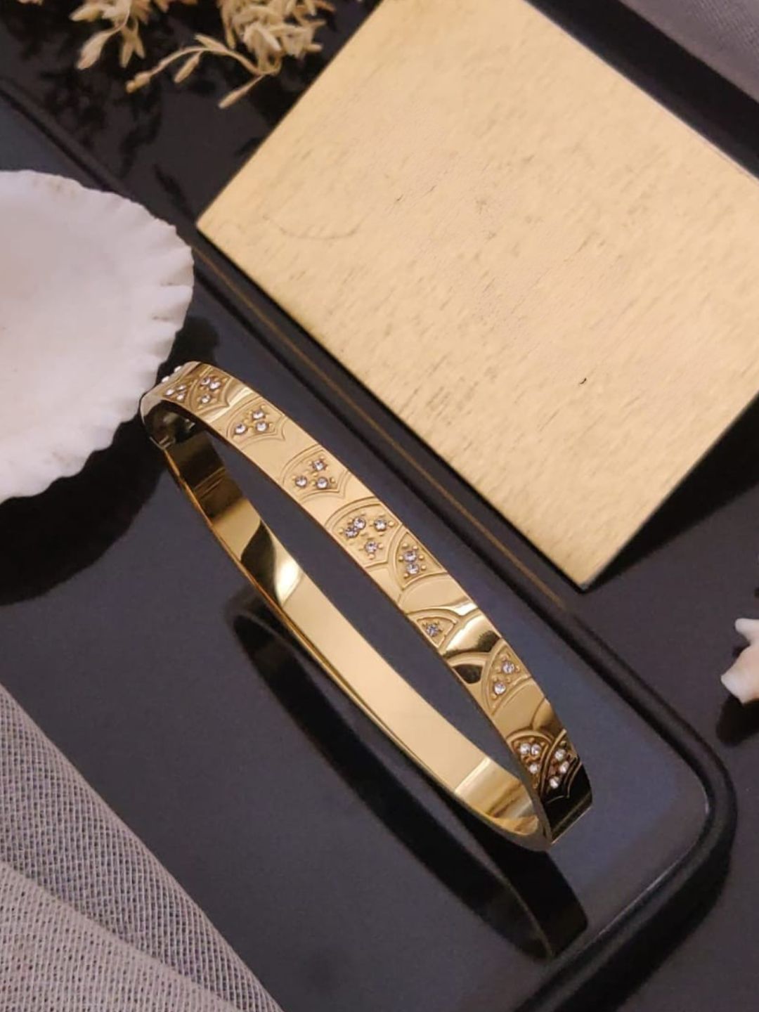 Ishhaara Elegant Minimalist Wide Bracelet