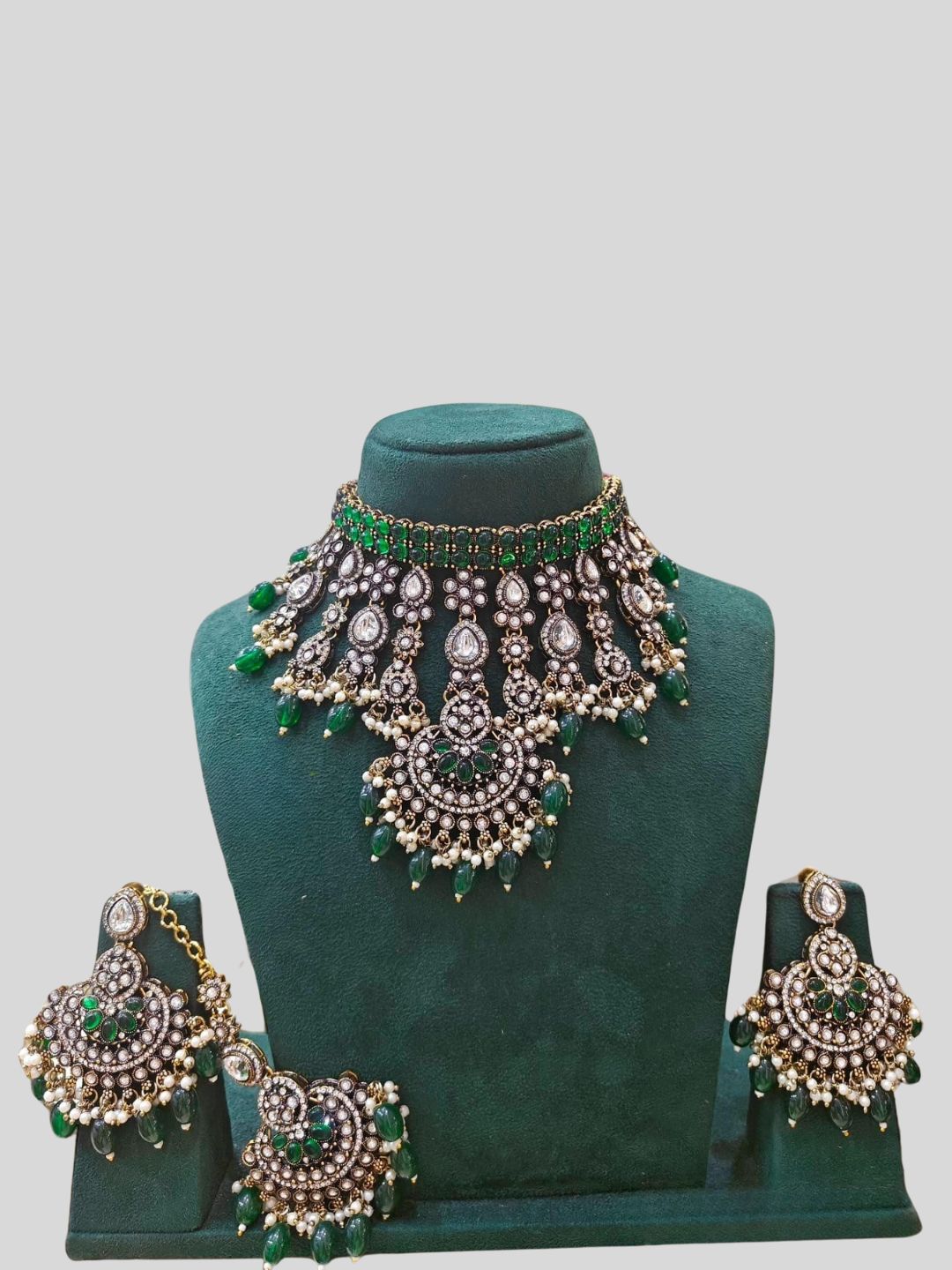 Ishhaara Elegant Moissanite And Kundan Choker With Side Pearls