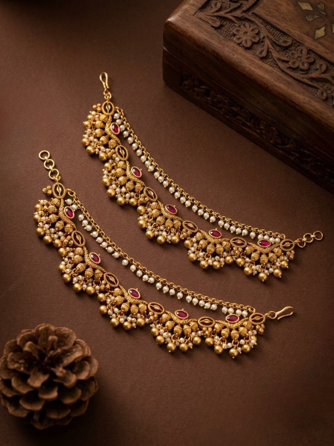 Ishhaara Elegant Pearl Jhumka Earchain
