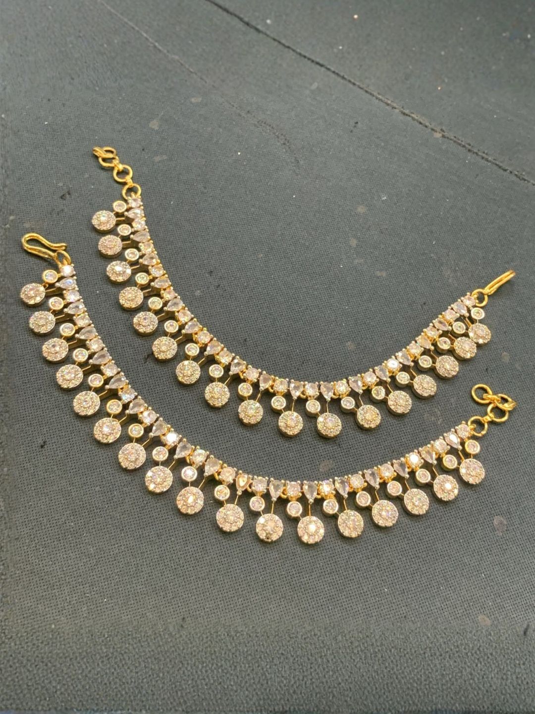 Ishhaara Elegant Single Line Diamond Earchain