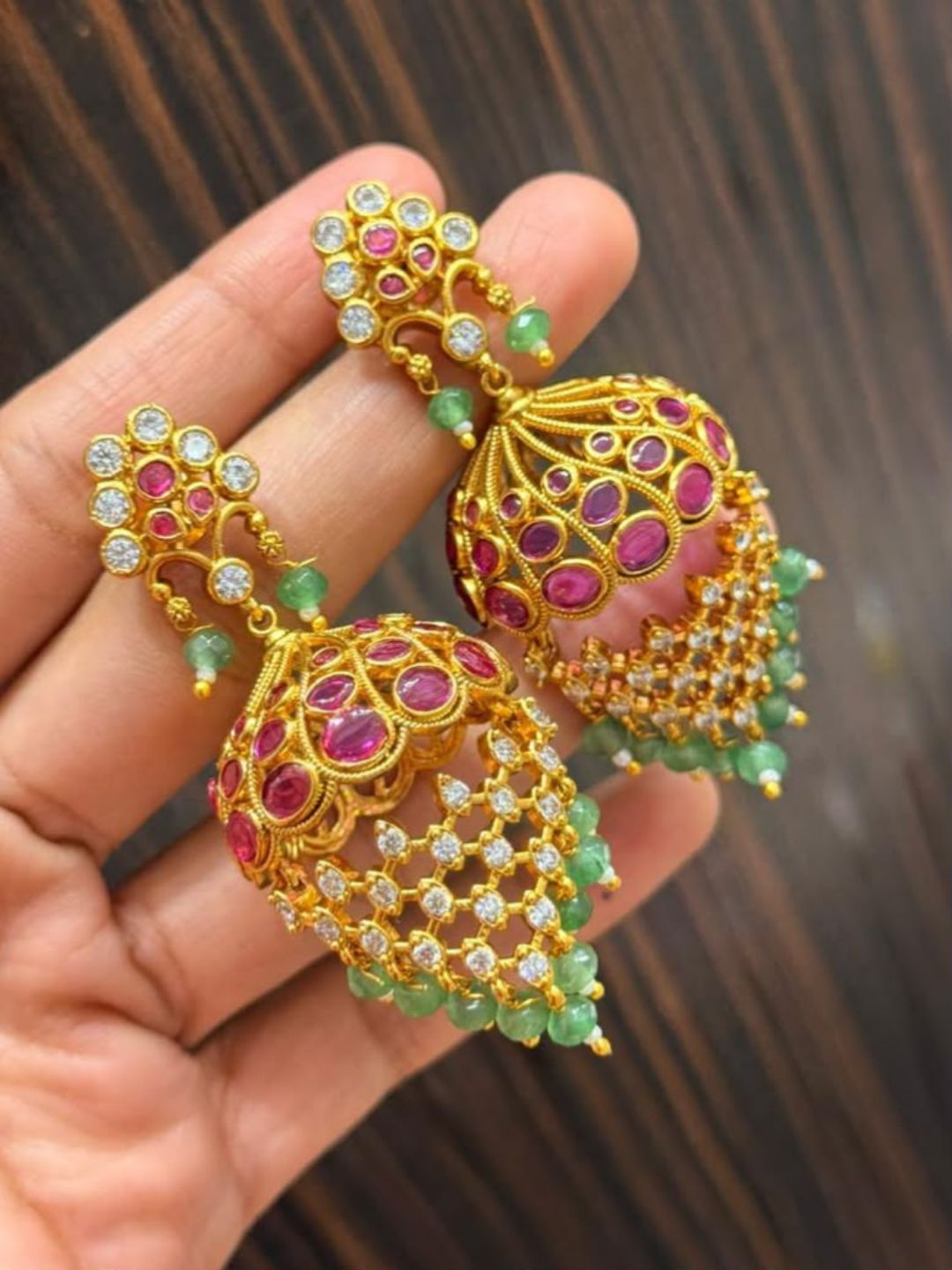 Ishhaara Elegant Stone Jhumka