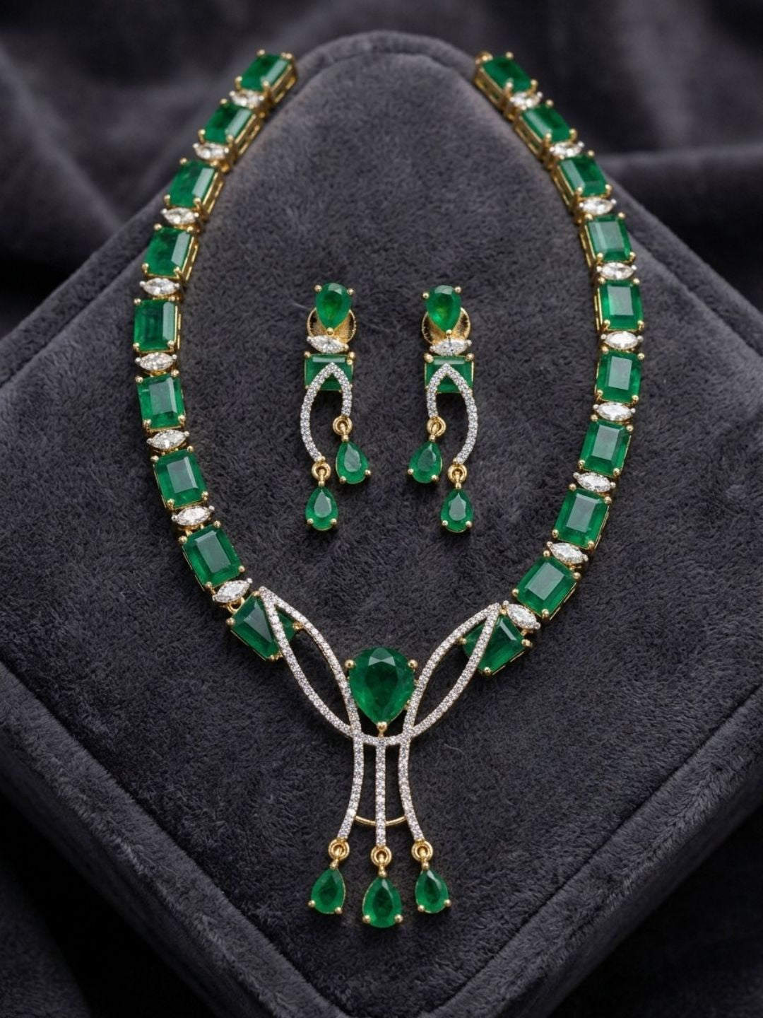 Ishhaara Elegant Stone Necklace Set