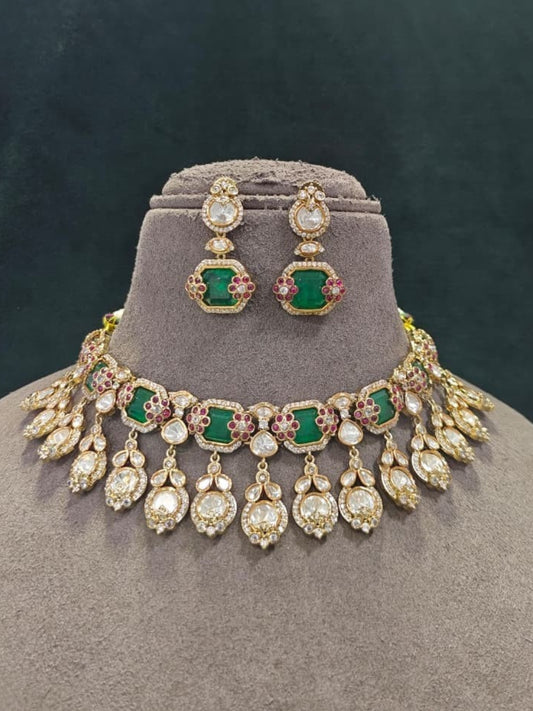 Ishhaara Elegant Victorian Finish Necklace