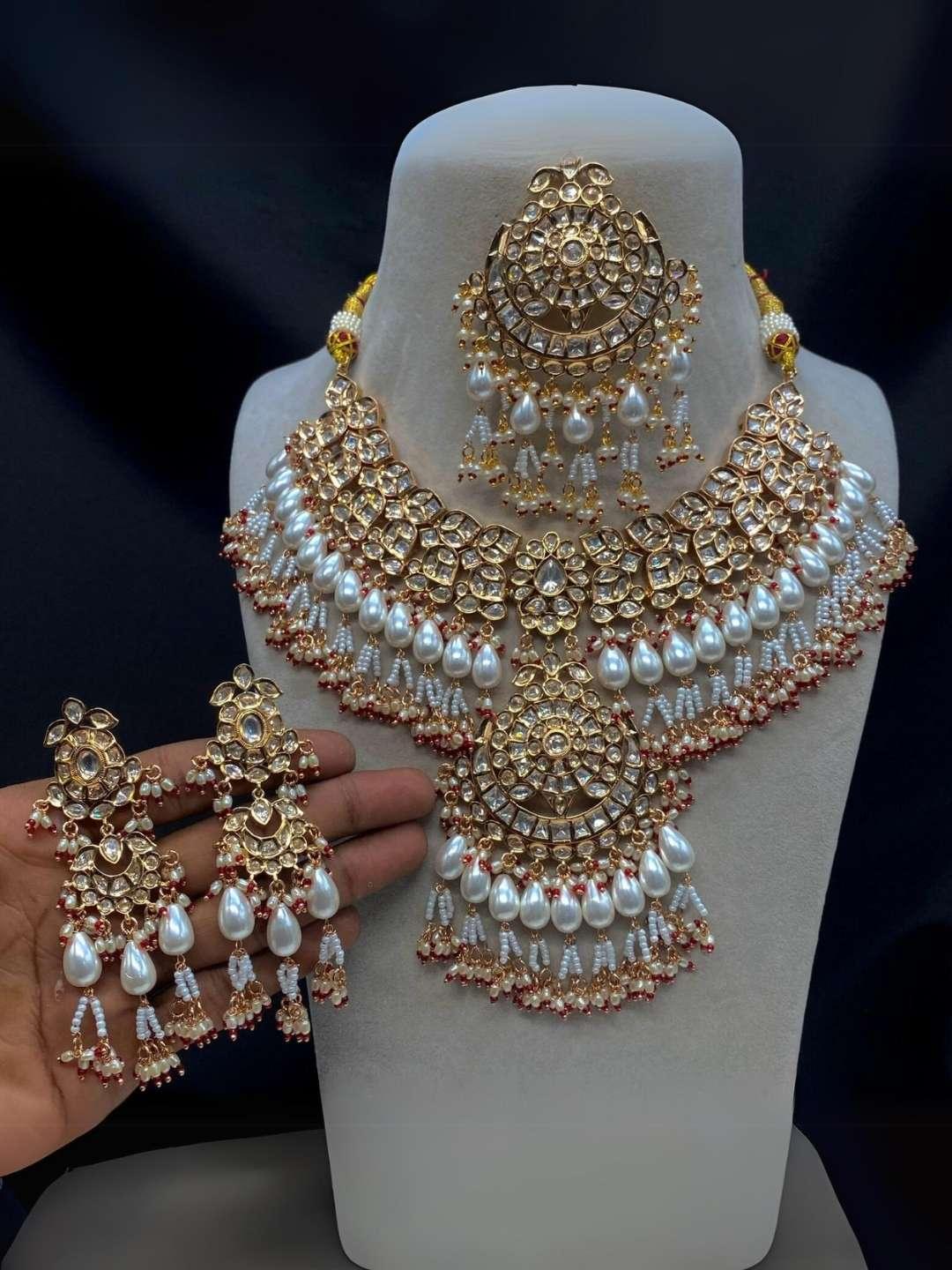 Ishhaara Elegant White Pearl Kundan Necklace