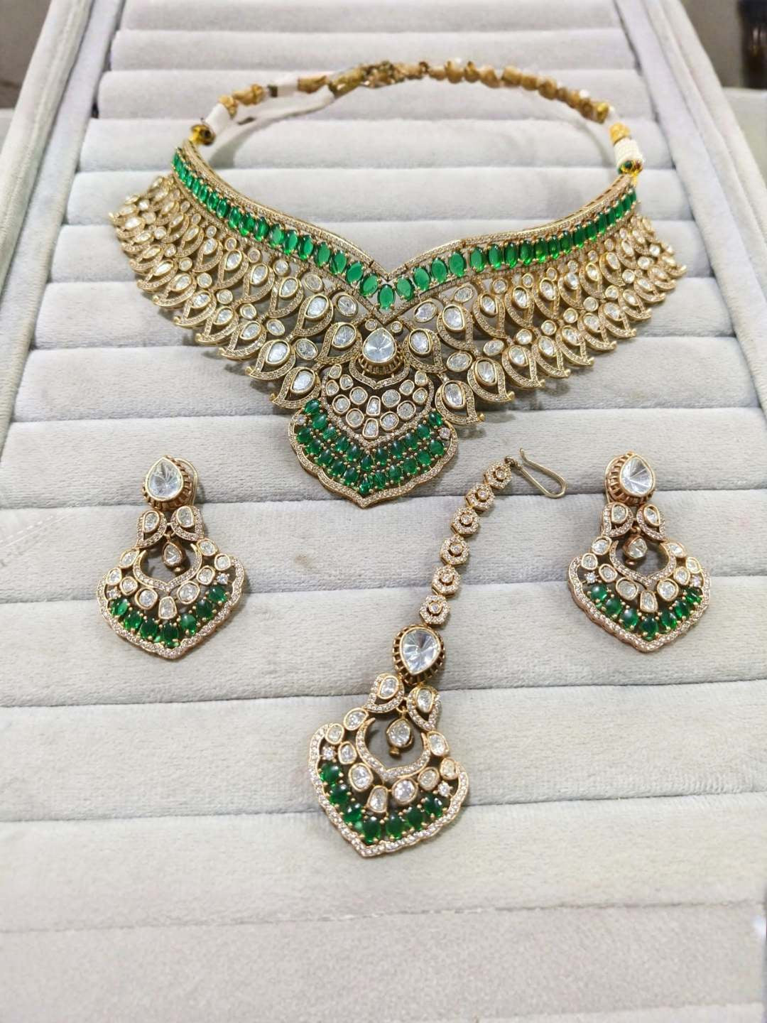 Ishhaara Emerald Bridal Choker With Earrings