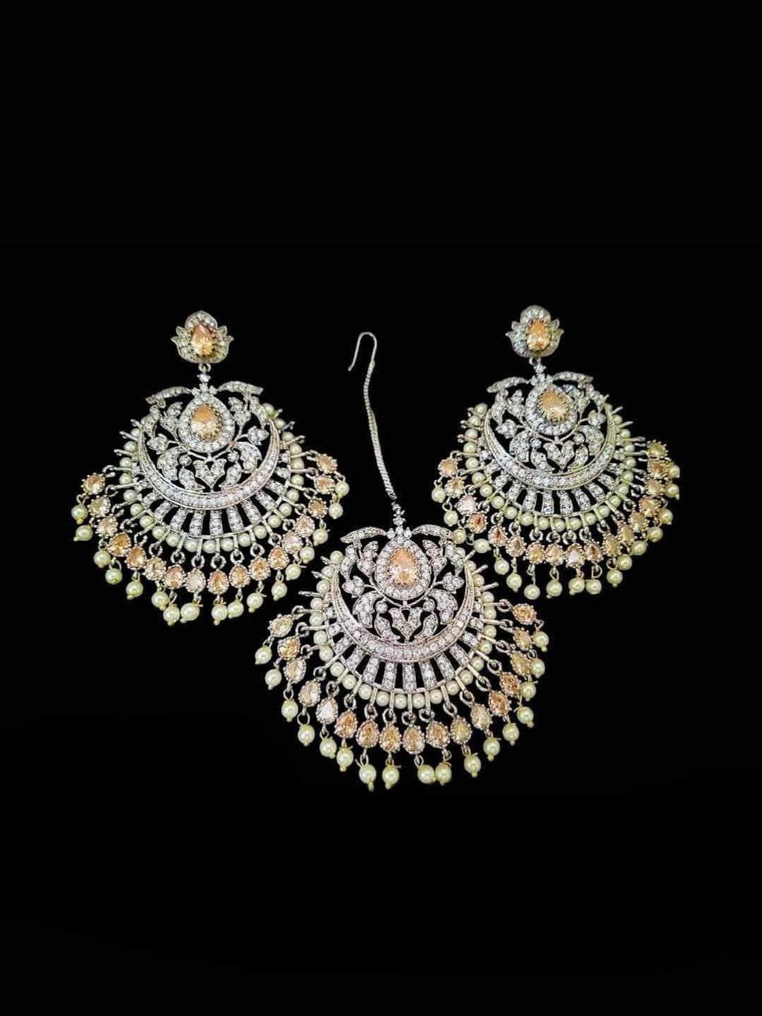 Ishhaara Emerald Chand Bali Earrings With Mang Tikka