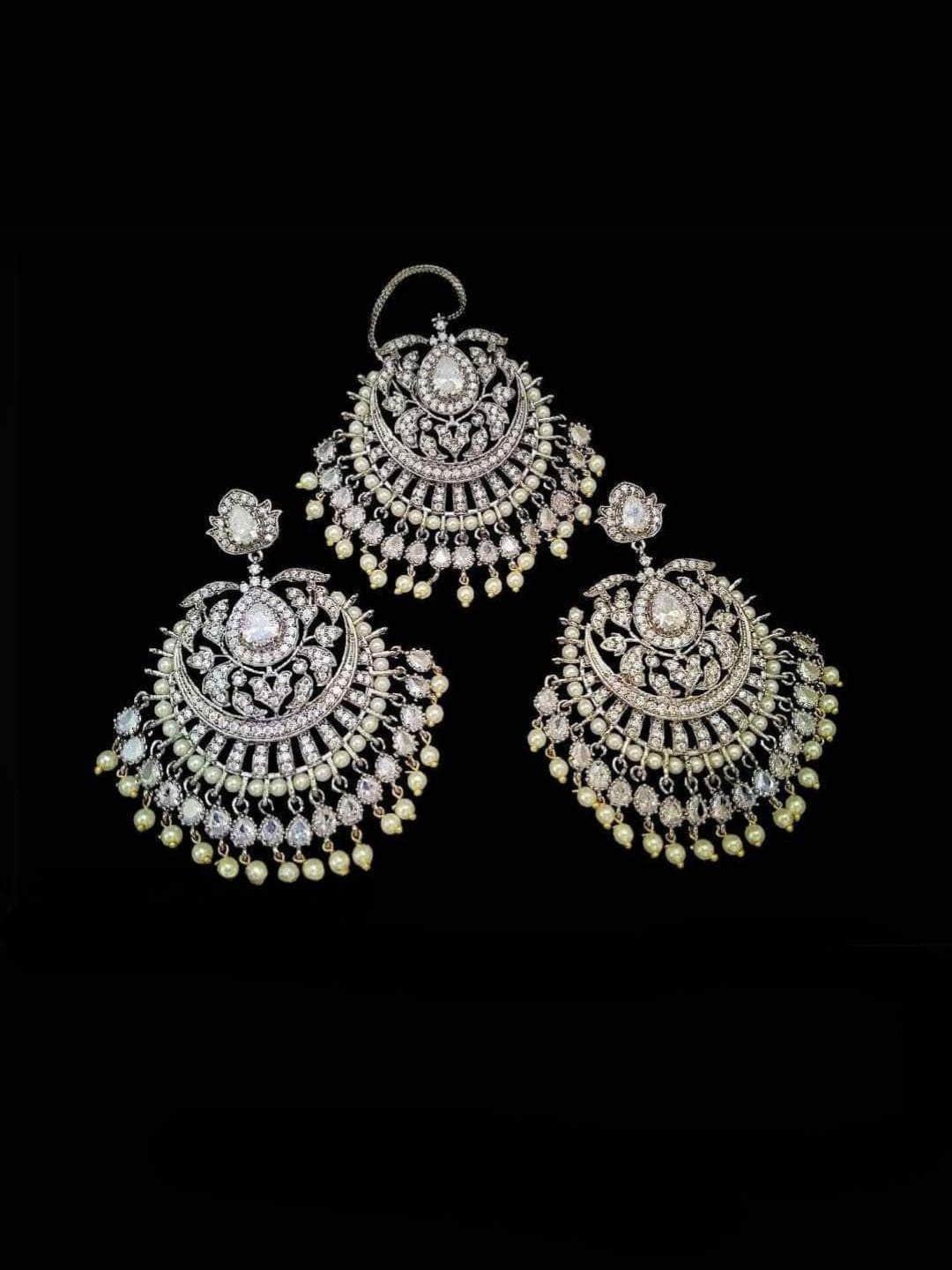 Ishhaara Emerald Chand Bali Earrings With Mang Tikka