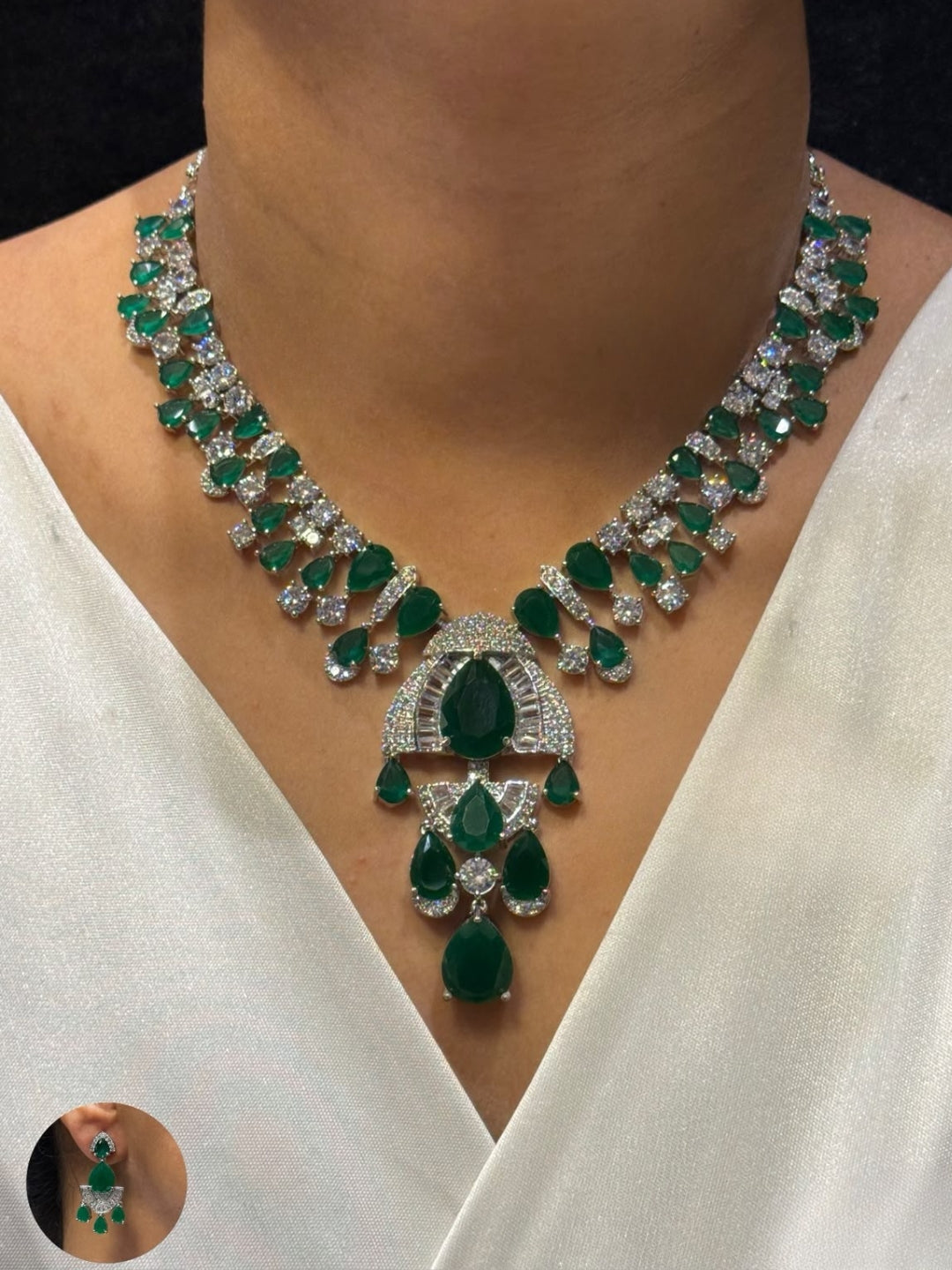 Ishhaara Emerald Crown Necklace Set