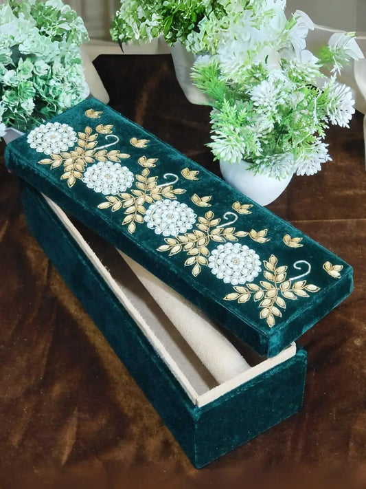 Ishhaara Emerald Dream Velvet Bangle Box