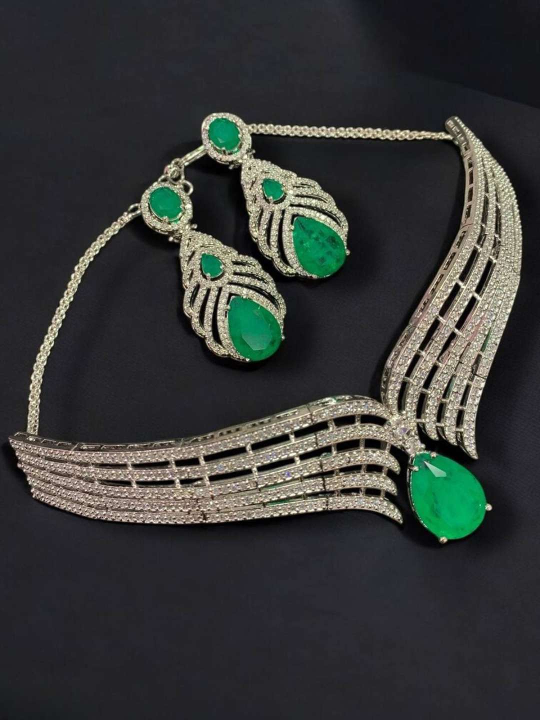 Ishhaara Emerald Grace Choker Necklace Set