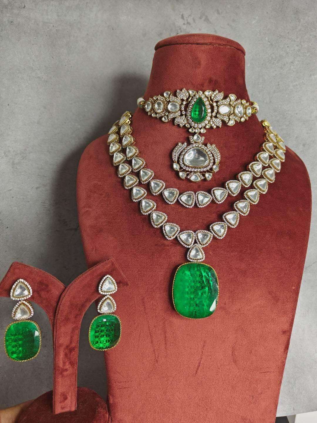 Ishhaara Emerald Green Choker Necklace With Earring Set