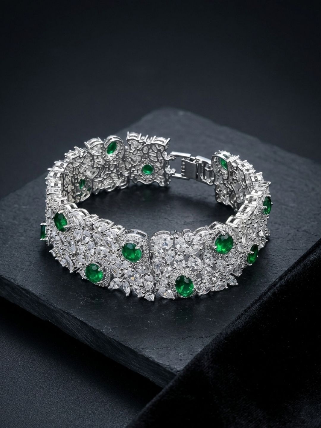 Ishhaara Emerald Green Gemstone Bracelet