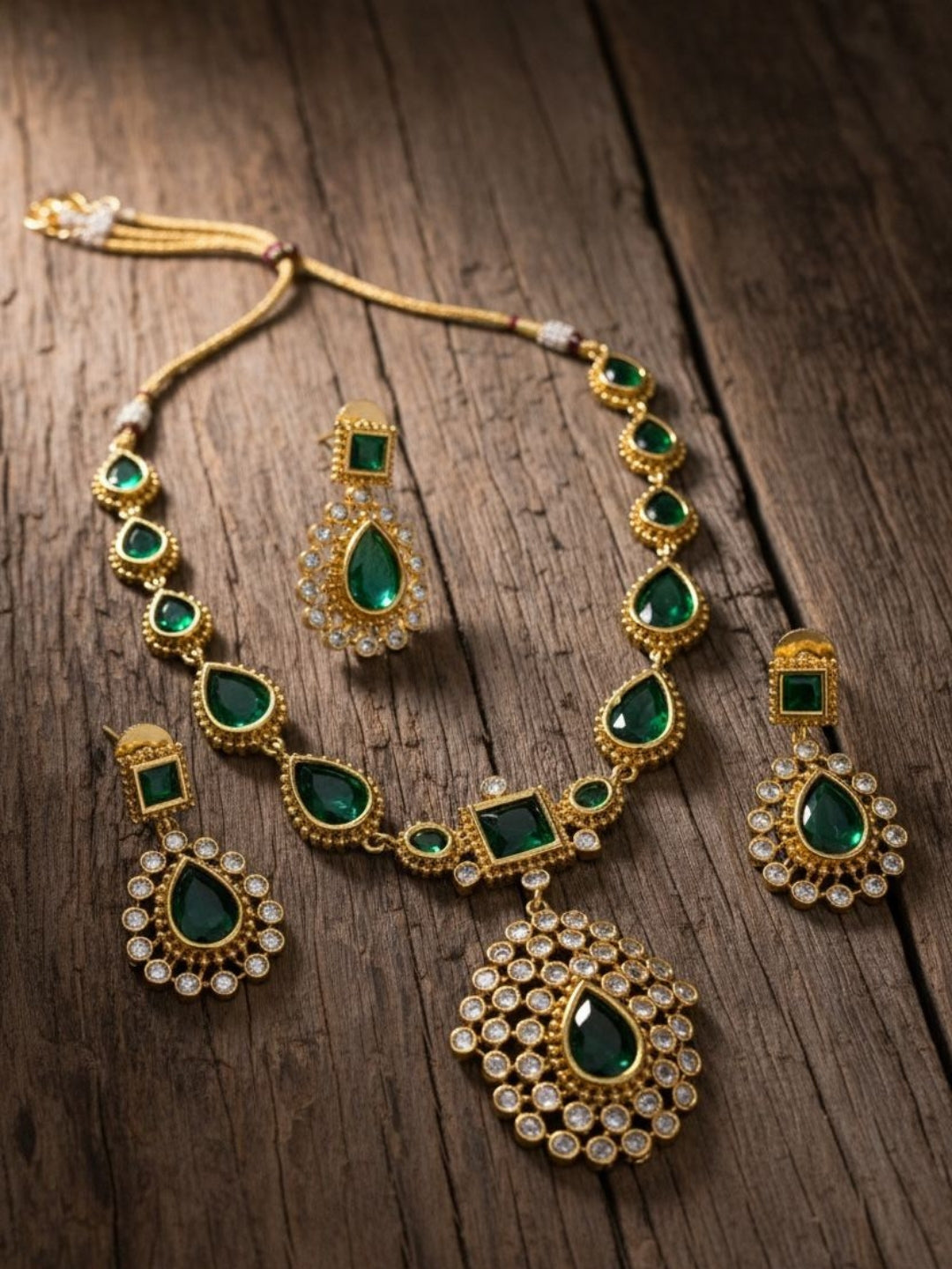 Ishhaara Emerald Green Kundan Short Necklace