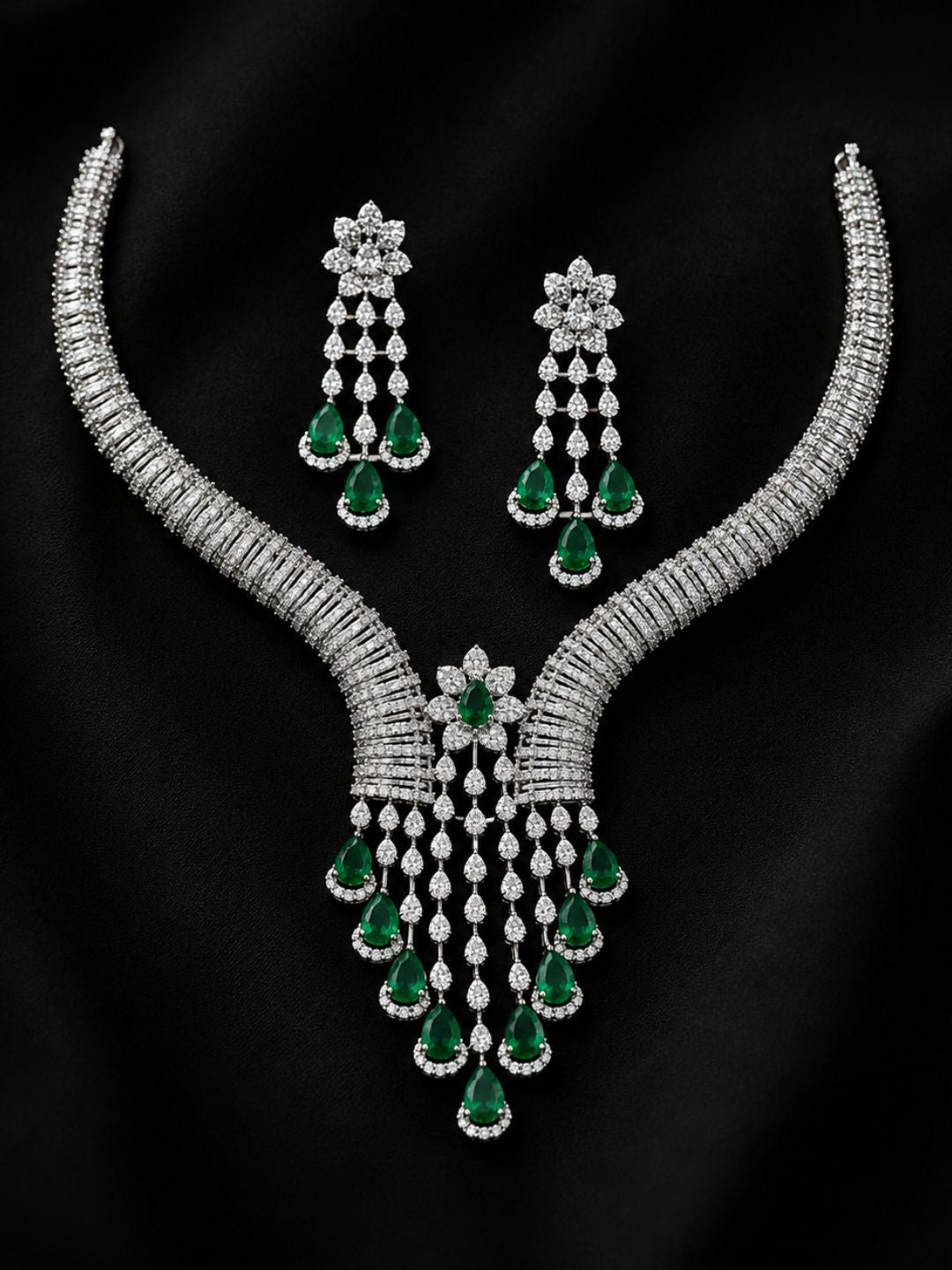 Ishhaara Emerald Green Leaf Pattern Necklace