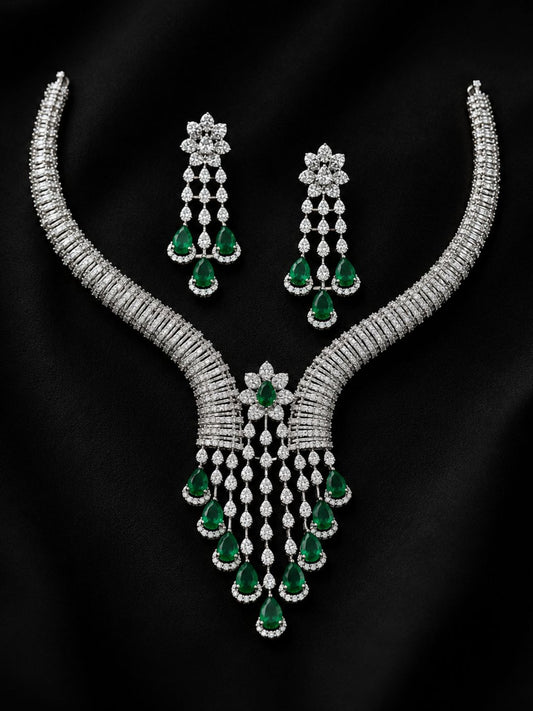Ishhaara Emerald Green Leaf Pattern Necklace