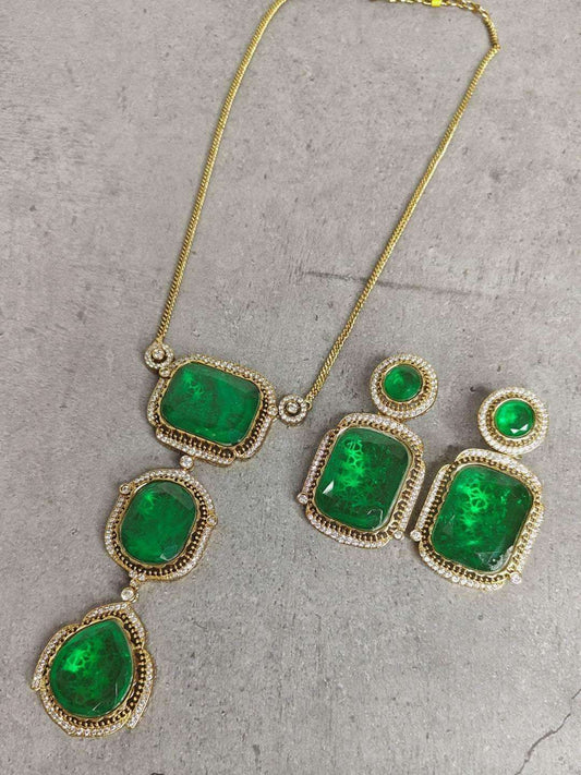 Ishhaara Emerald Green Necklace With Earring Set
