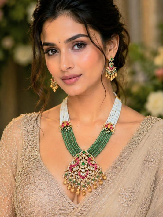 Ishhaara Emerald Stone And Uncut Zircon Pendant Necklace Set
