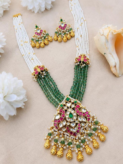 Ishhaara Emerald Stone And Uncut Zircon Pendant Necklace Set