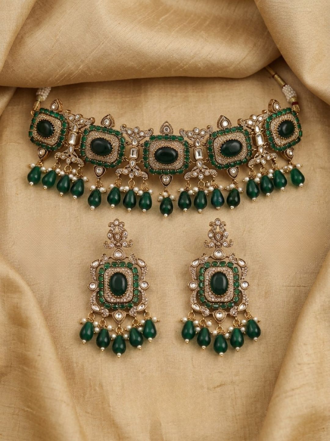Ishhaara Emerald Stone Choker With Earrings