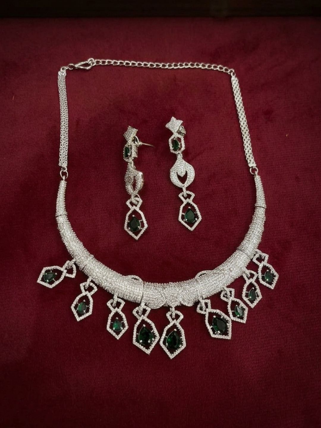 Ishhaara Emerald Stone Studded Ad Choker