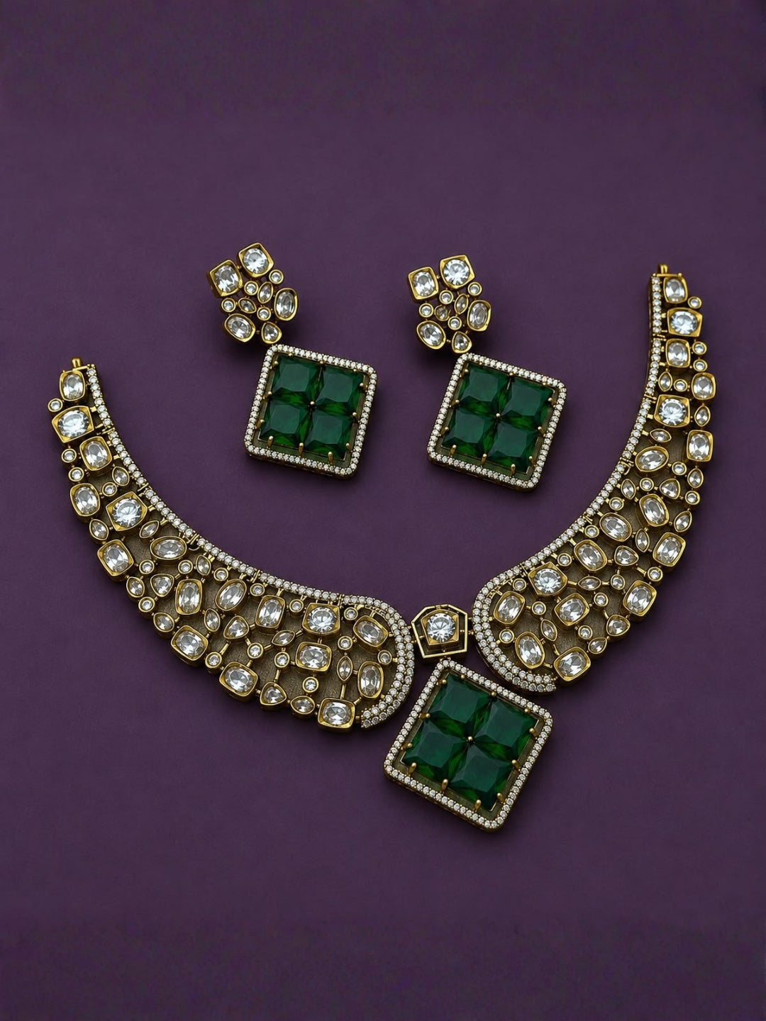Ishhaara Emerald Victorian Neckalce