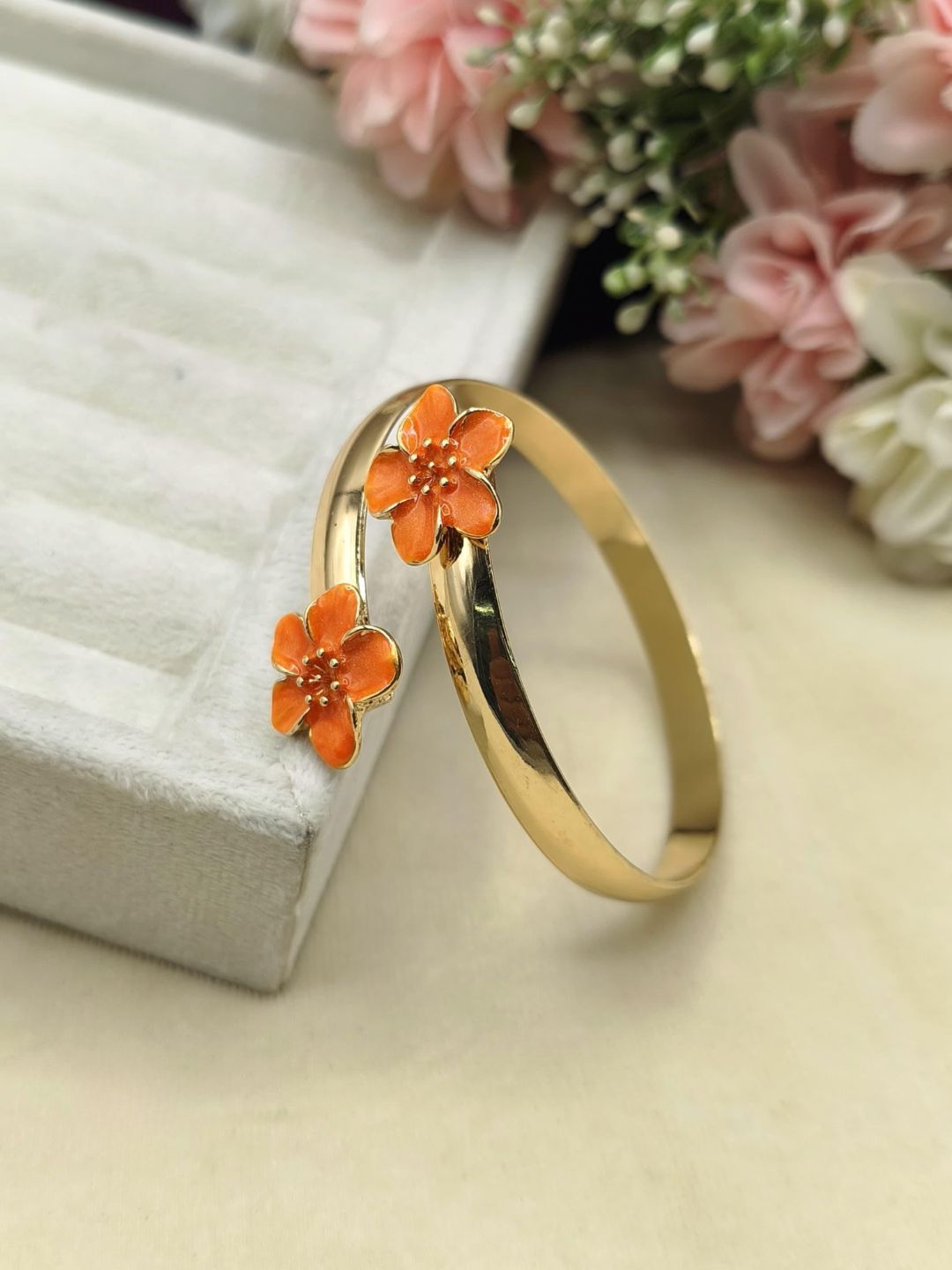 Ishhaara Enamel Floral Handcuff