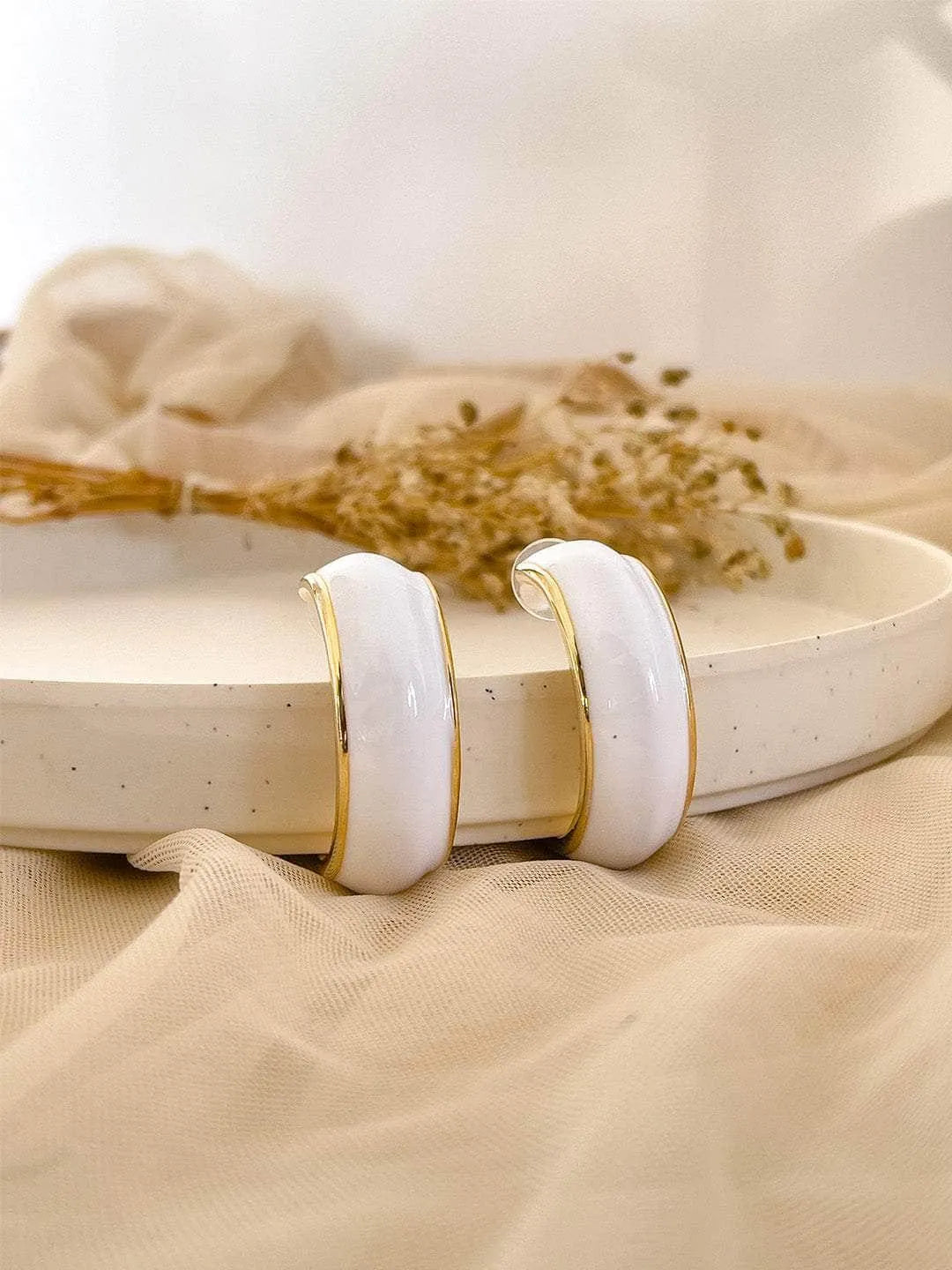 Ishhaara Enamel Huggies