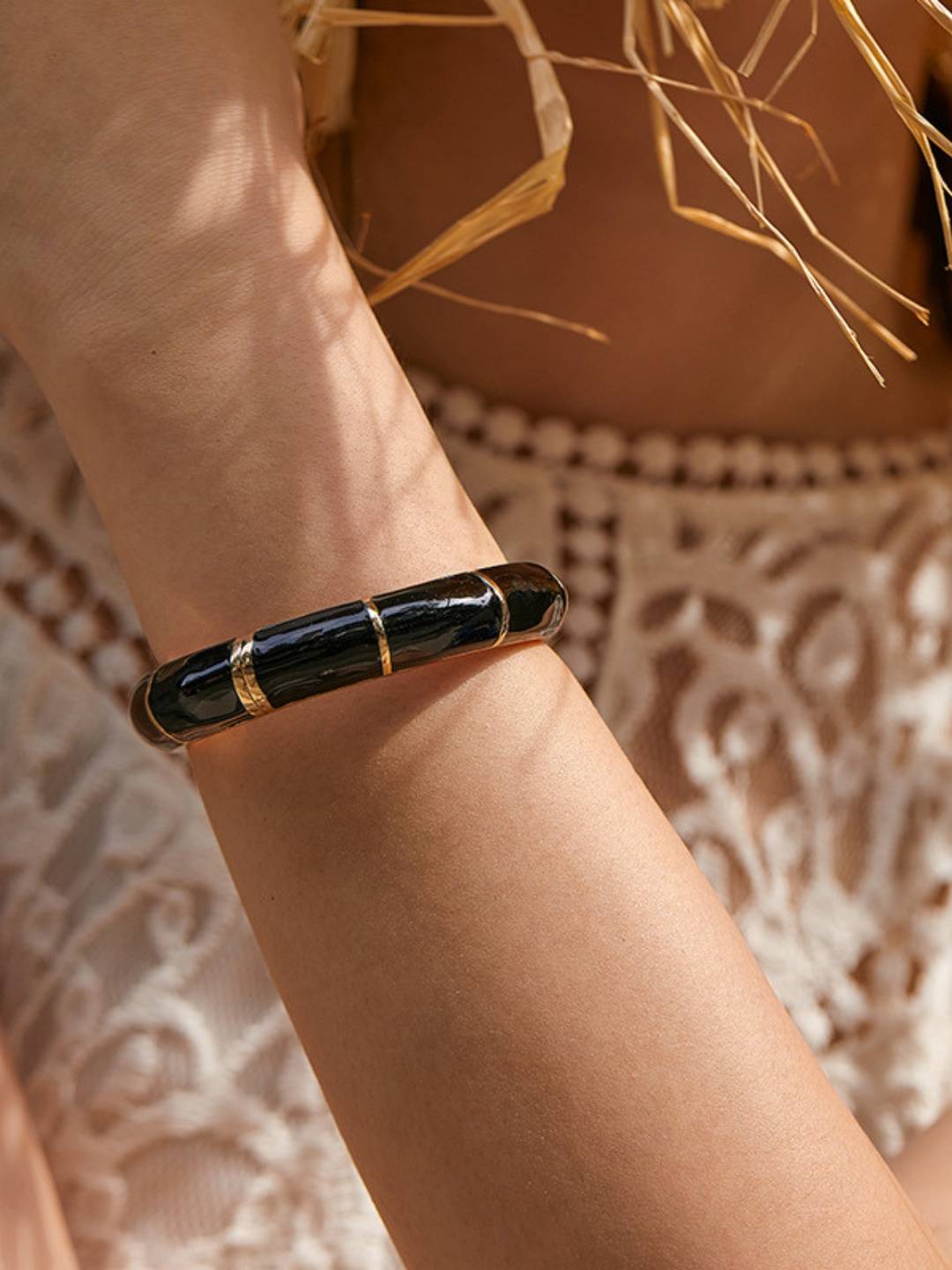 Ishhaara Enamel Lining Bangle