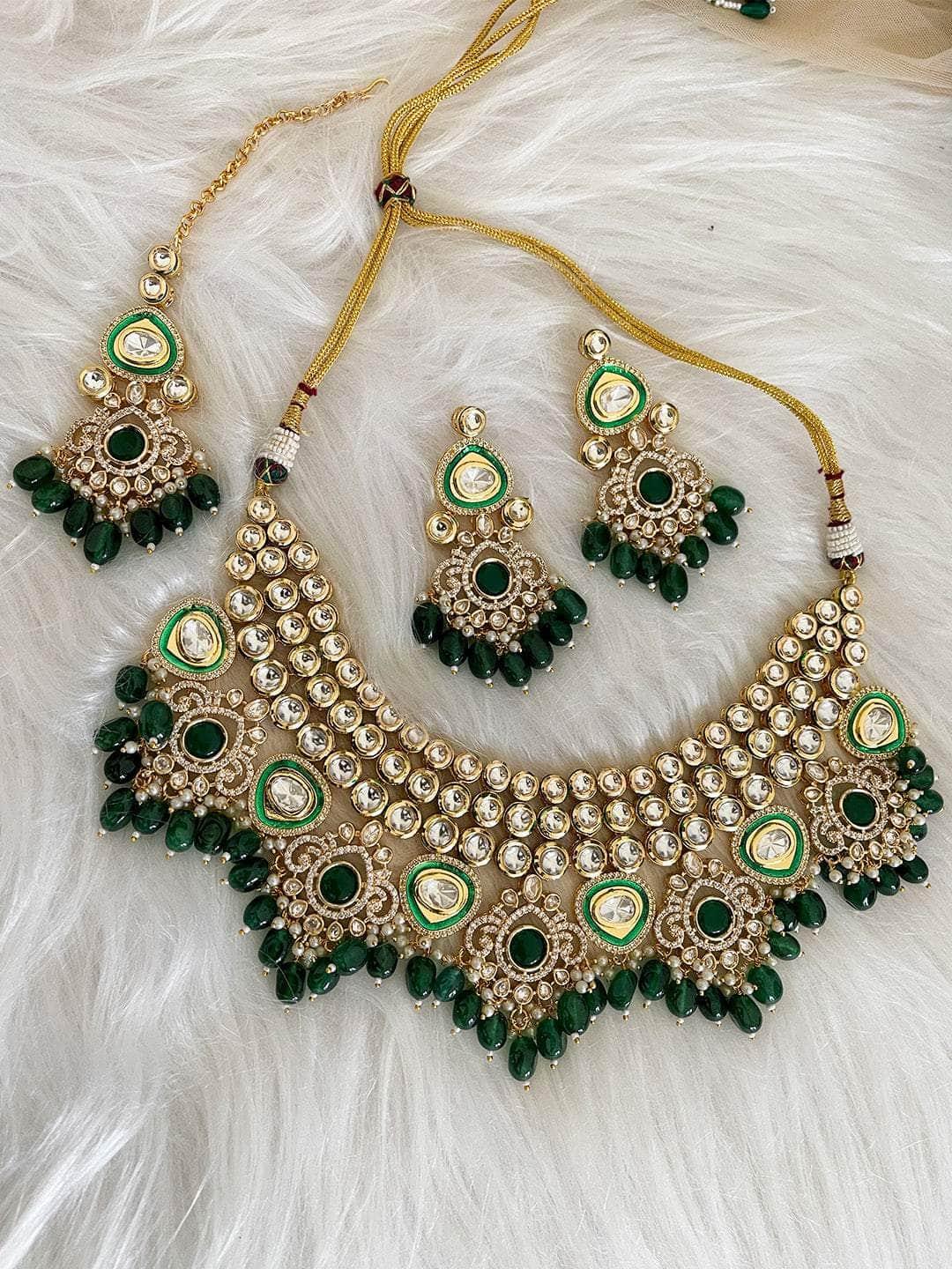 Ishhaara Enchanting Emerald Victorian The Bottle Green Stones Necklace