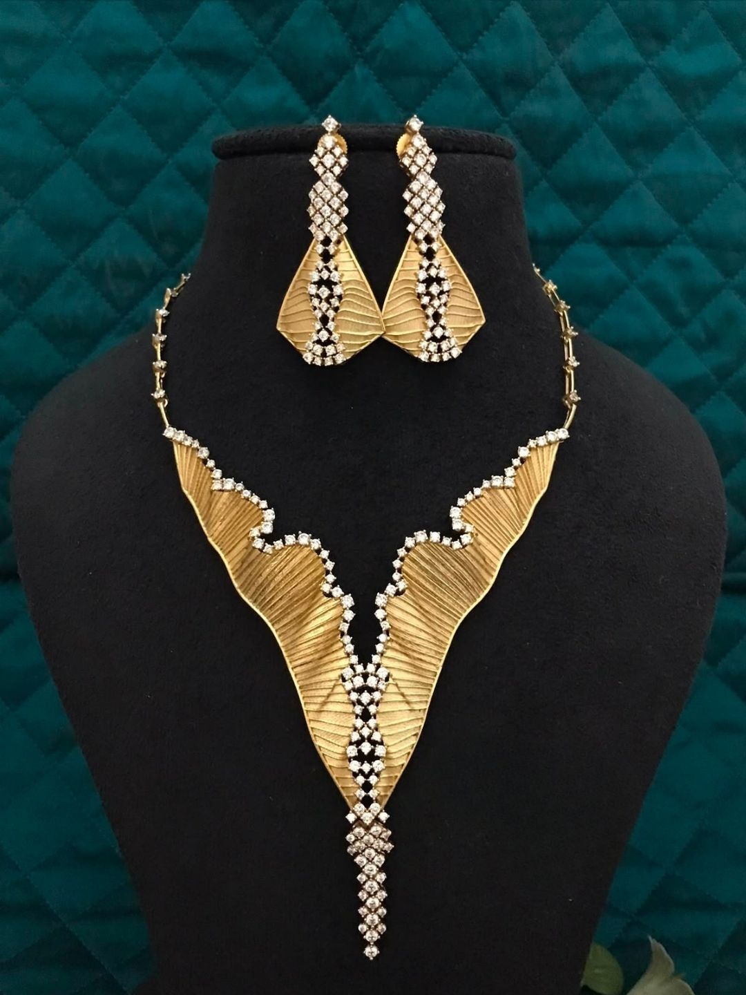 Ishhaara Exquisite American Diamond Statement Necklace