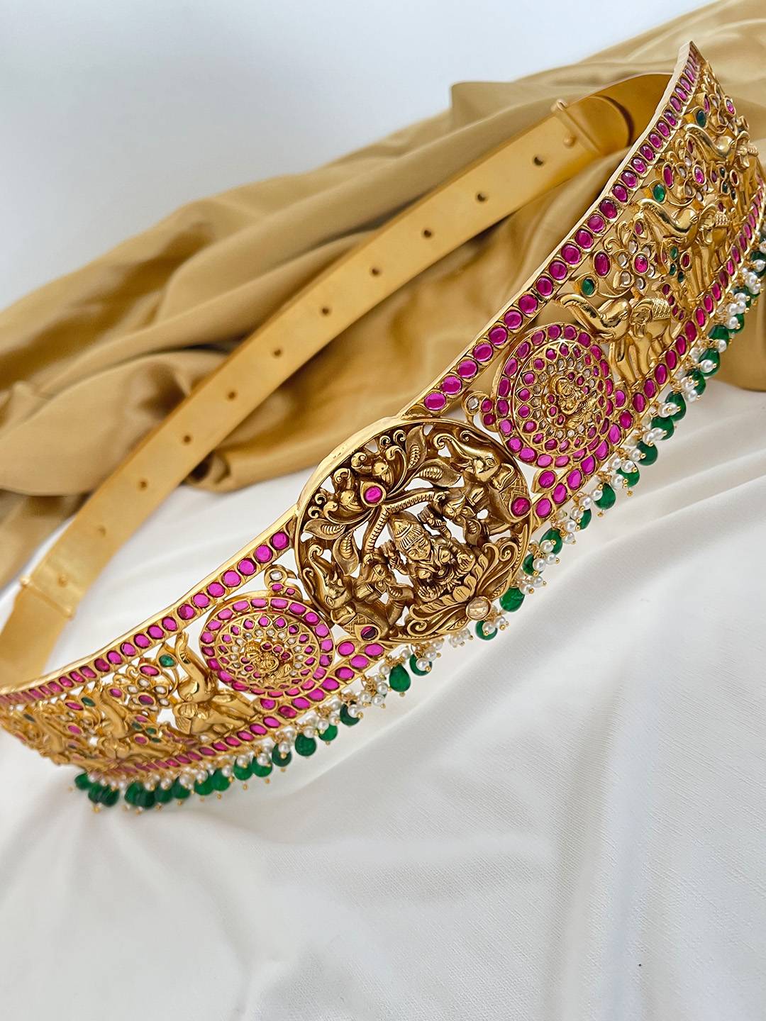 Ishhaara Exquisite Kundan And Kemp Hip Belt