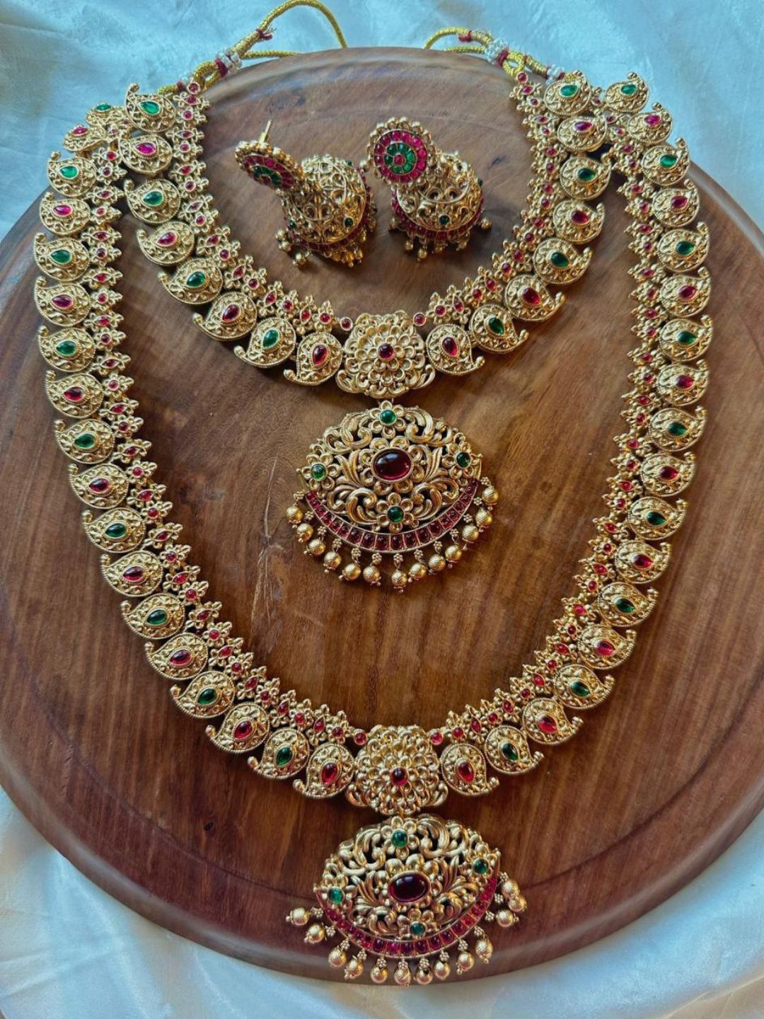 Ishhaara Exquisite Lakshmi Floral Kemp Bridal Necklace Set