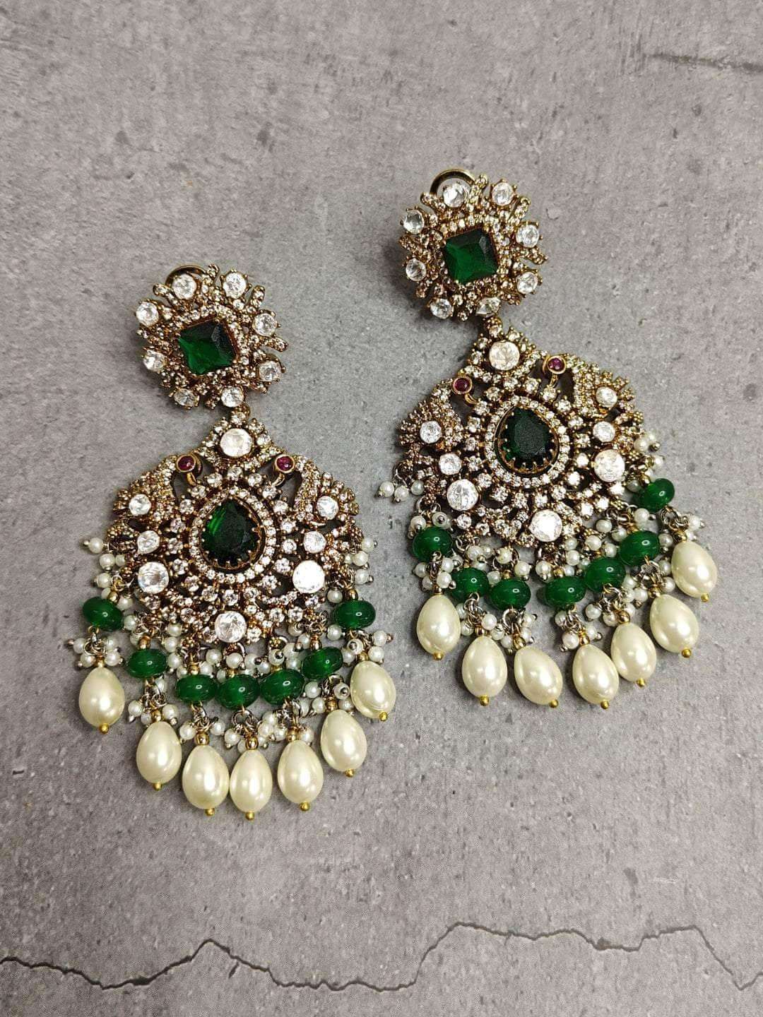 Ishhaara Fancy Stylish Green Kundan Earring Set