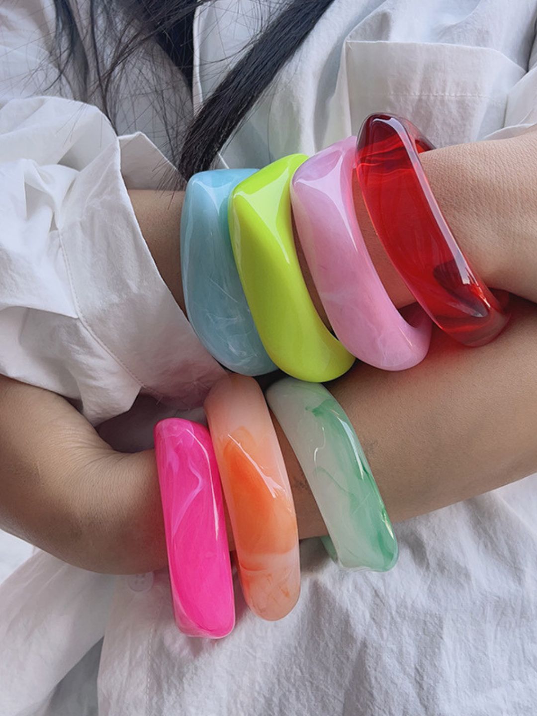 Ishhaara Fashionable And Bold Marble Pattern Acrylic Bracelet