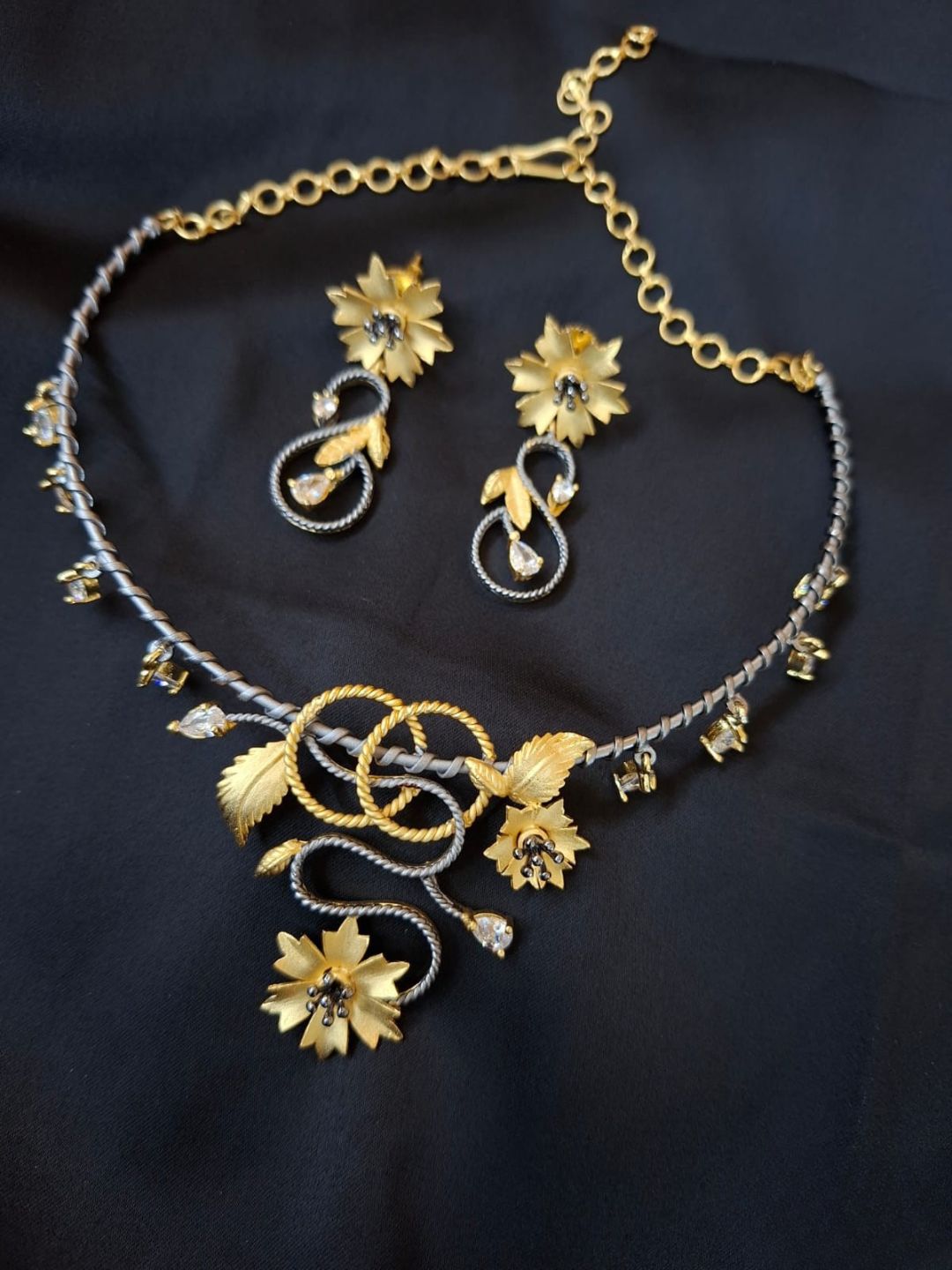 Ishhaara Fiery Grace Necklace Set
